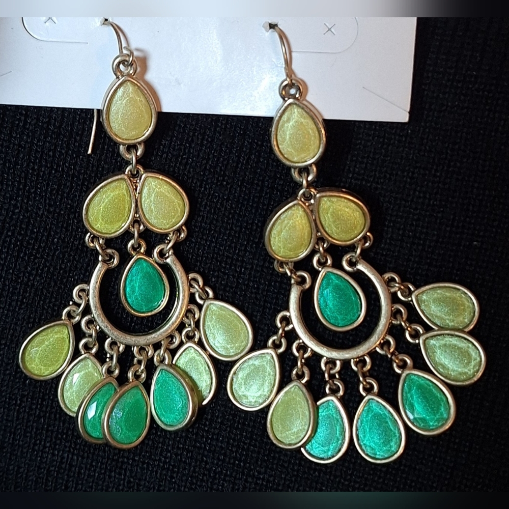 NWOT PREMIER DESIGNS Green and Gold Chandelier Earrings